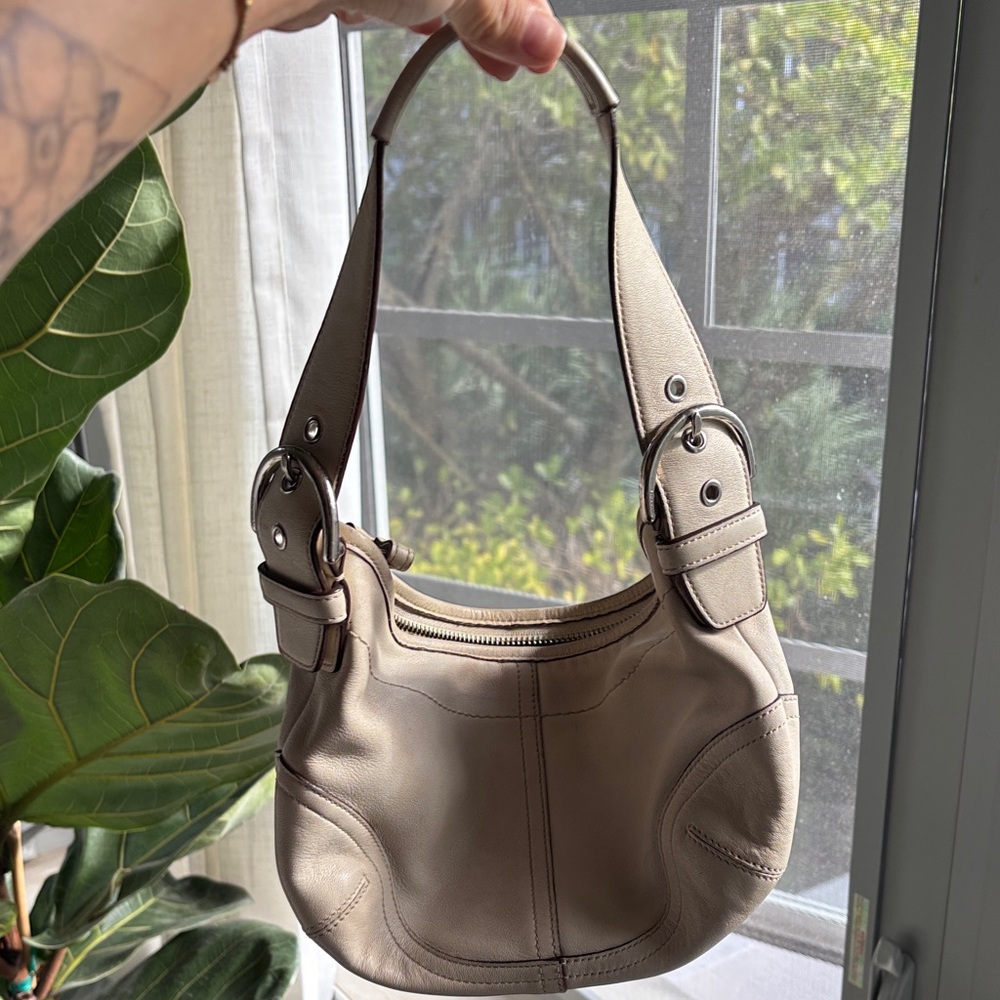 Coach Elegant Beige Women's Handbag Style #9541 • Serial J3S-9541 Y2K